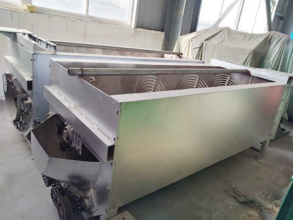 Mechanical cassava peeling machine