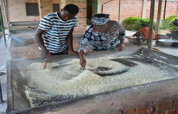 garri frying traditional method